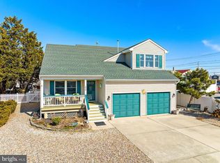 3 W Mac Evoy Ln, Brant Beach, NJ 08008