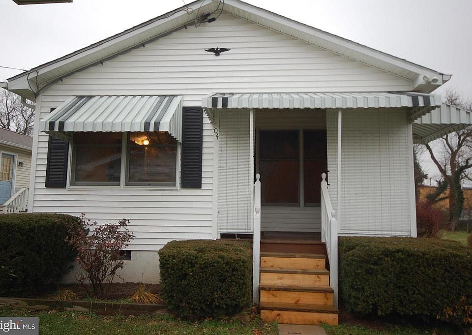1st image of 104 Josephine St