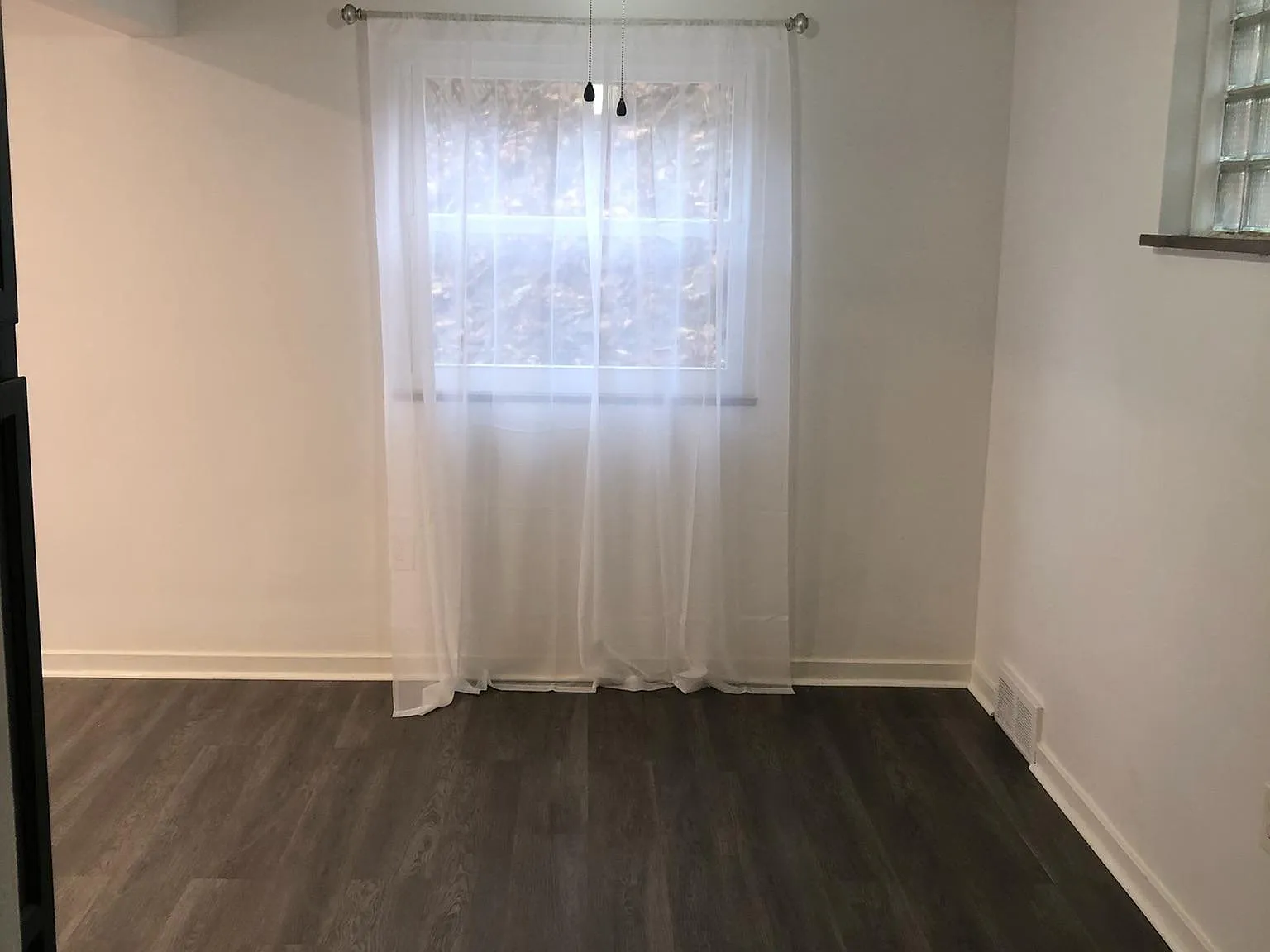 2 bed, 1150 sqft, $1,595 — Photo 3