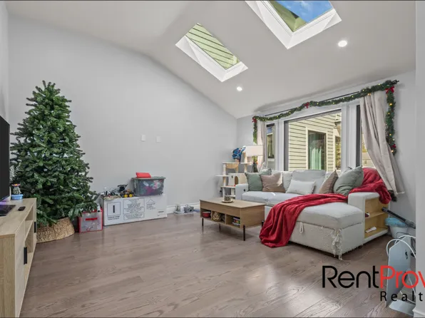 517 Country View Dr #1, Warwick, RI 02886