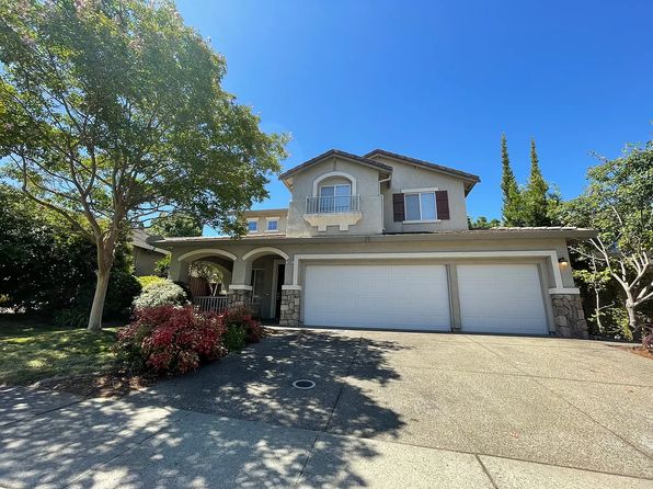 1093 Huntly Dr