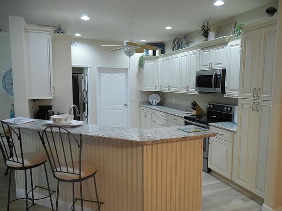 4th image of 3730 Crandon Rd