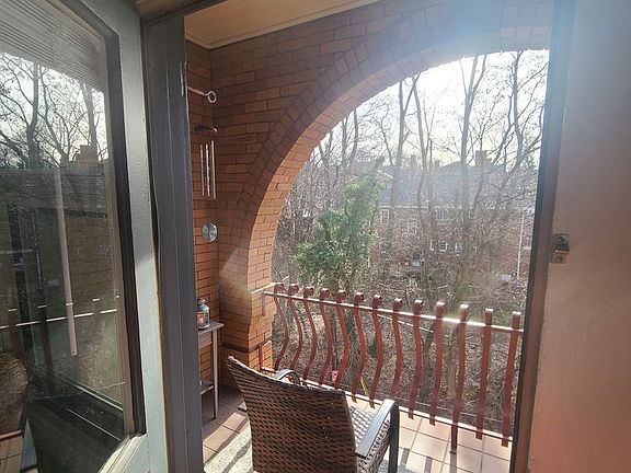 2nd image of 1401 N Saint Clair St APT 4A