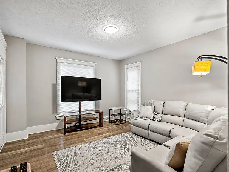45 E Coshocton St #1 — Photo 8