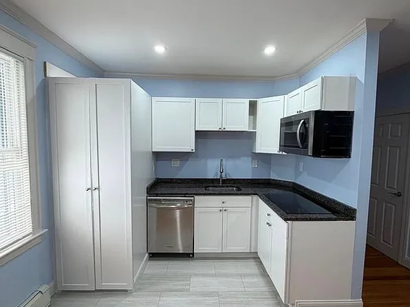 64 Pilling St #B, Haverhill, MA 01832
