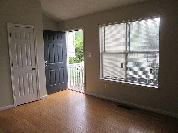 MR6345 living room 2_09042019