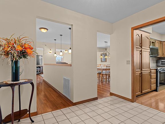 4th image of 106 Louann Dr