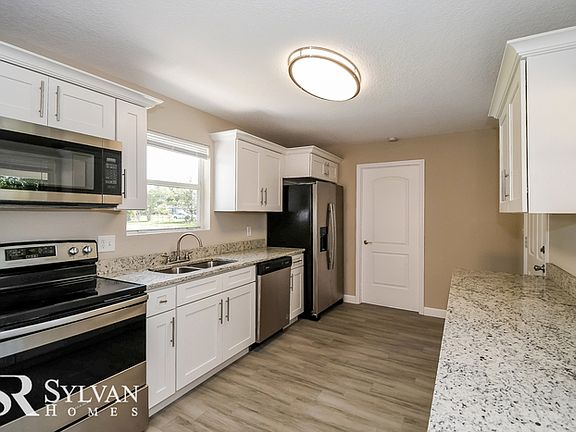 5th image of 2304 Burpee Dr