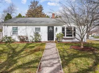 1 Hazelton Rd, Barrington, RI 02806
