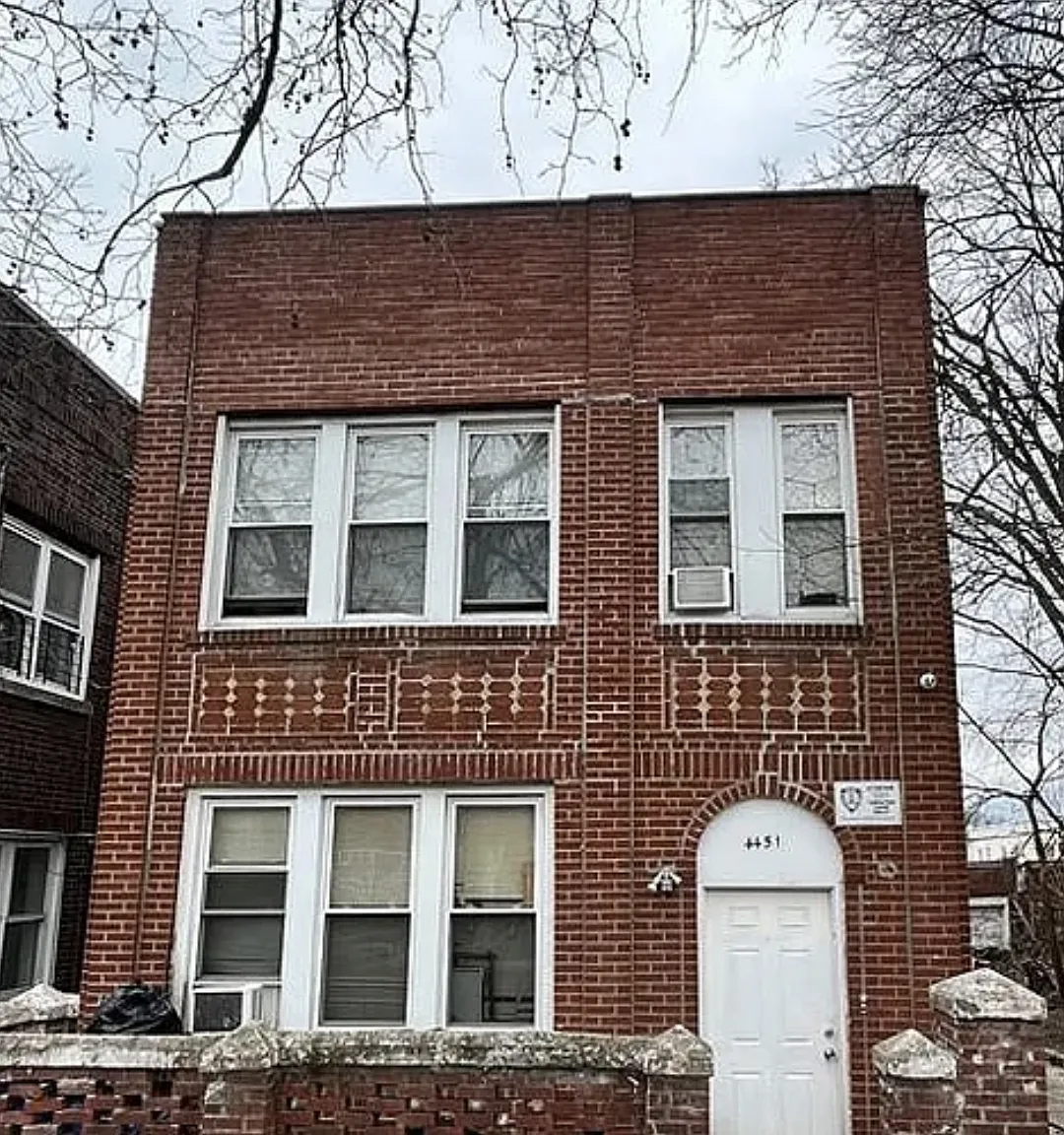 4 bed, 1200 sqft, $4,077 — Photo 1