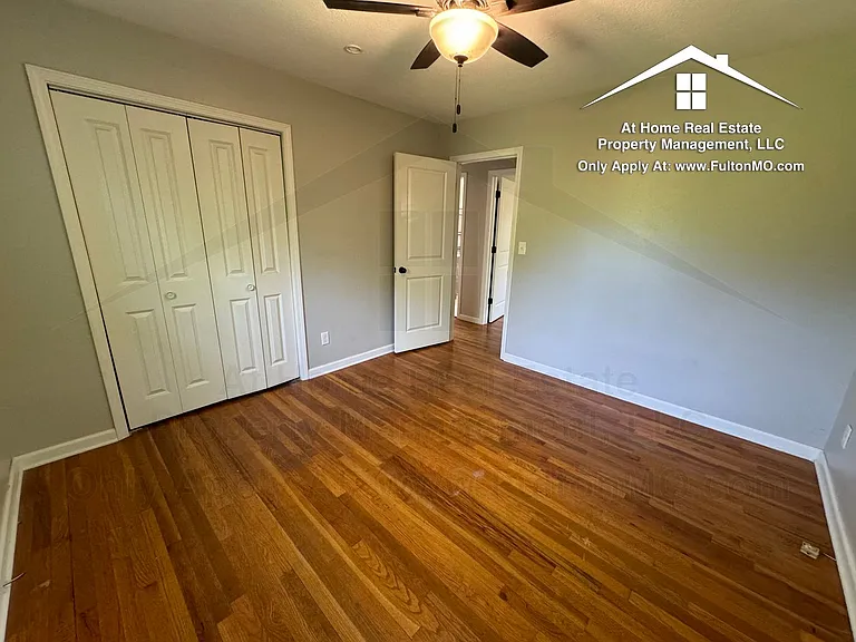 1304 Bradley Ln — Photo 18