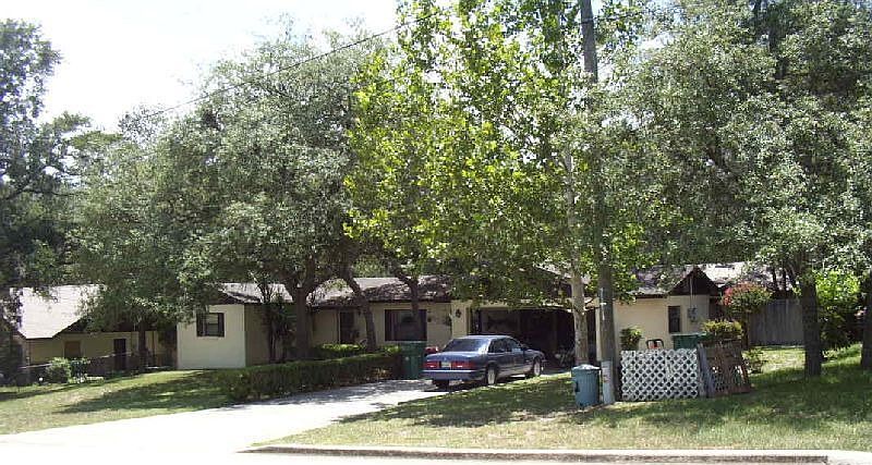 2nd image of 1500 Gaudrey St