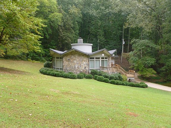 2nd image of 1922 Wisteria Dr
