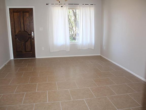 3rd image of 3401 E Poinsettia Dr