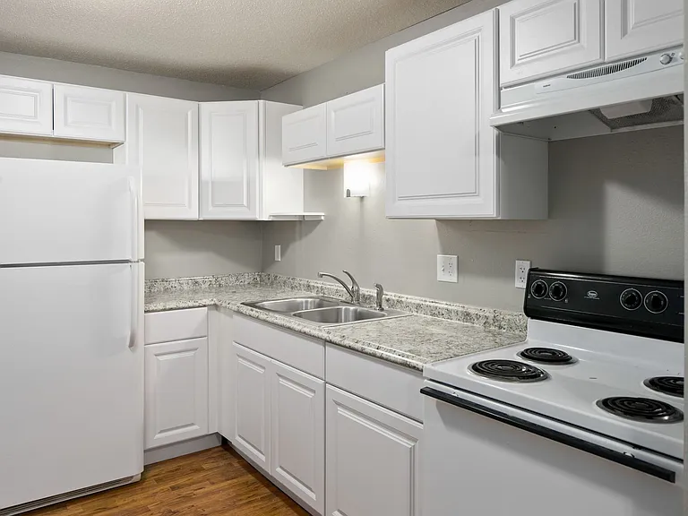 Colton Heights Apartments — Photo 20