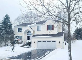 6 Falcon Ridge Ct, Algonquin, IL 60102