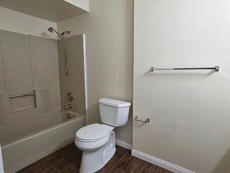1012 Orangewood St — Photo 13