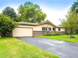 6 Puritan Pl, Orchard Park, NY 14127