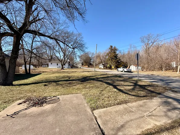 401 S Benton Ave, Marshall, MO 65340