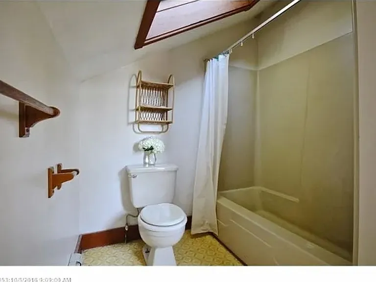 40 Claman Dr — Photo 15