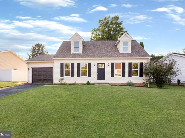52 Brewster St, Hanover, PA 17331