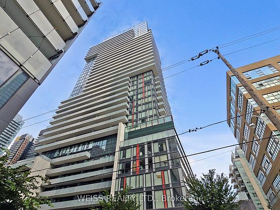 4th image of 185 Roehampton Ave #520