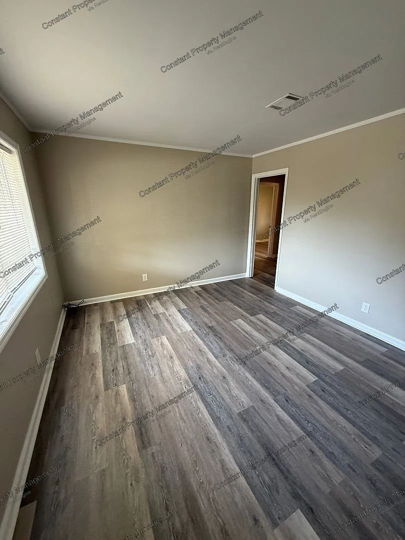 2 bed, 1.0 bath, $775 — Photo 2