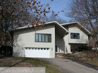 955 Maple Crest Dr, Mound, MN 55364