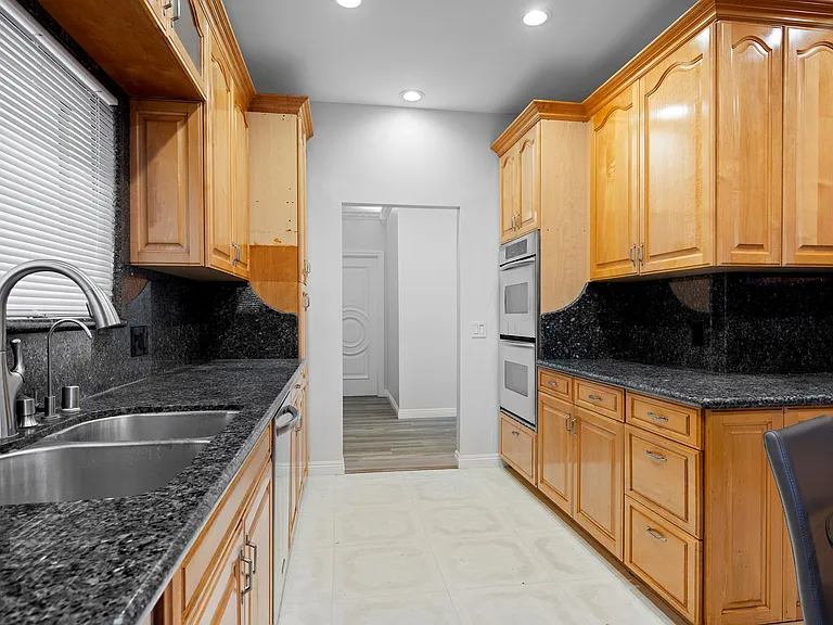 7851 Mary Ellen Ave — Photo 10