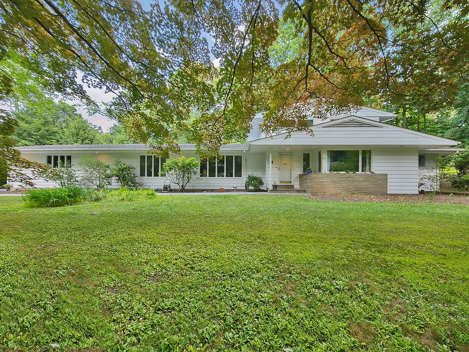 1st image of 21 Mayer Dr