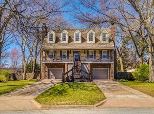 1465 S Oakmont Ave, Springfield, MO 65809