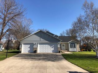 522 Fairway Dr, Casselton, ND 58012