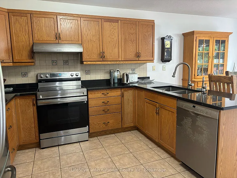 41 Camm Cres — Photo 10