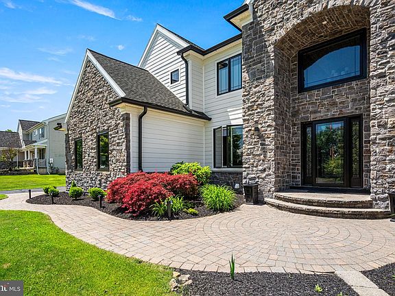 4th image of 3219 Sarum Farm Ln