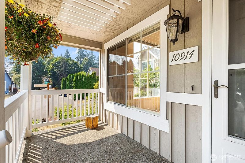 2nd image of 10914 SE 169th Place