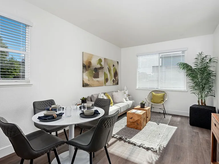 Colgan Creek Townhomes — Photo 11