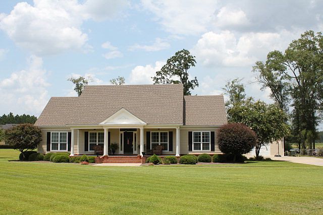 1st image of 142 Lakeview Cir