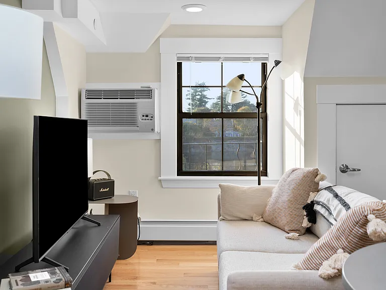 124 Commonwealth Ave #4 — Photo 1