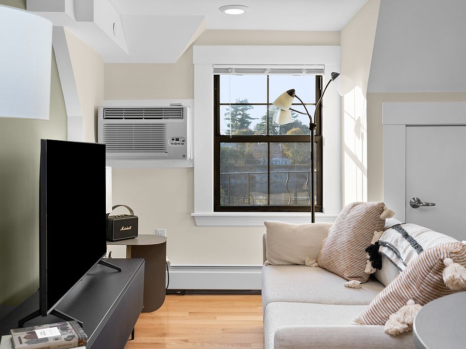 1st image of 124 Commonwealth Ave #4