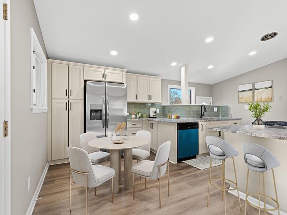 5th image of 33094 Sandra Ln