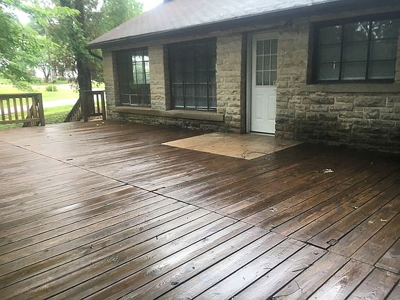 Deck & kitchen entrance 