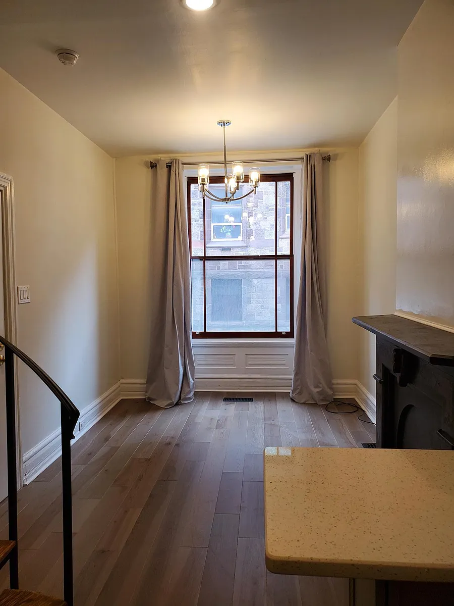 Building Photo - 2211 Wallace St #1F