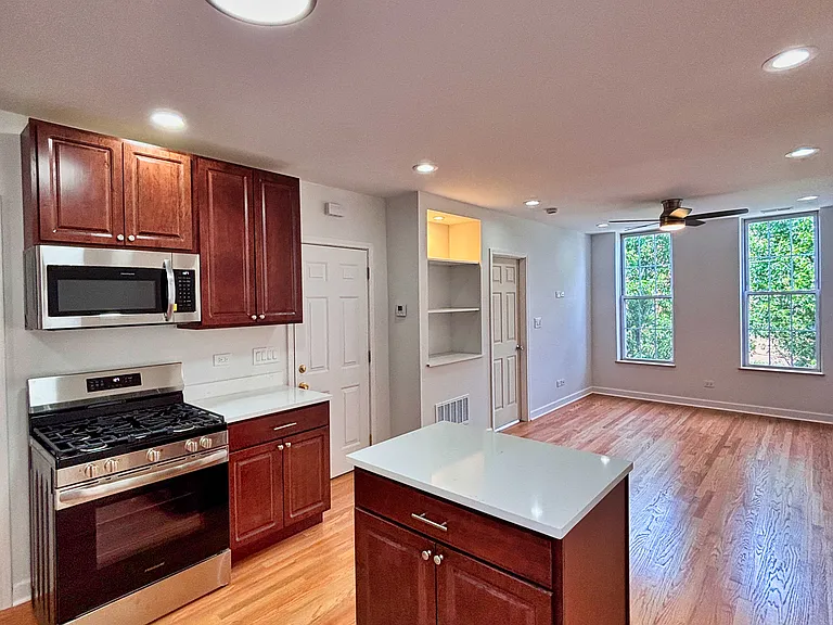 1627 W Superior St #3F — Photo 2