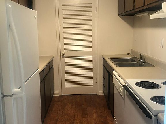 2nd image of 1718 Northside Dr APT H2