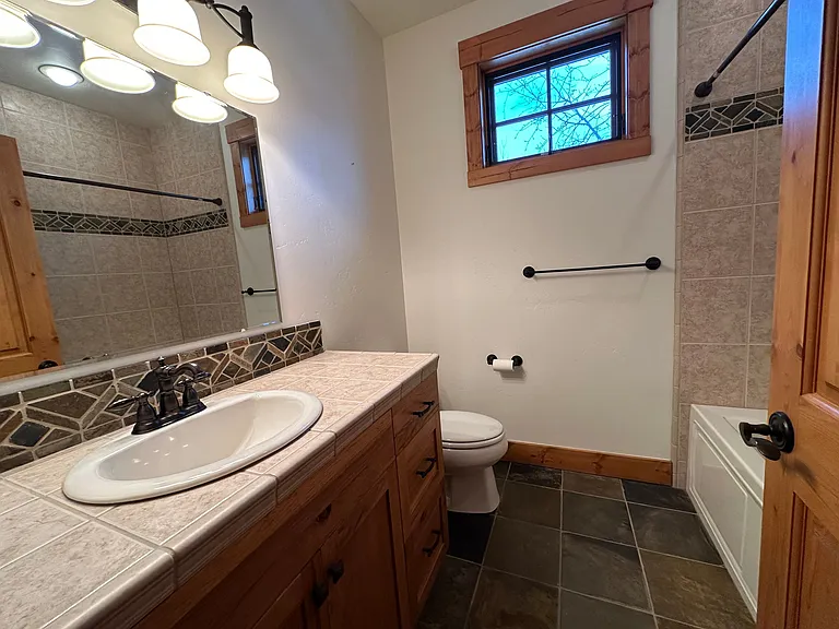 1524 Roosevelt Ave — Photo 27