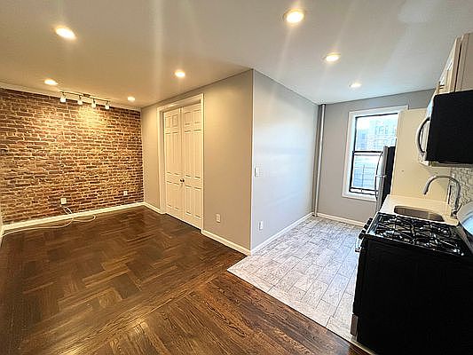 3rd image of 2391 Davidson Ave #4A