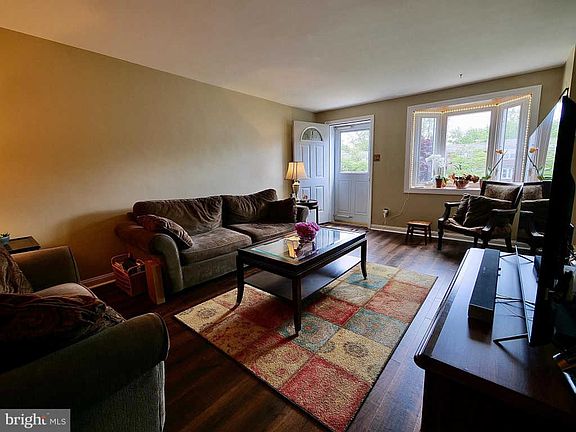 5th image of 826 Crescent Dr