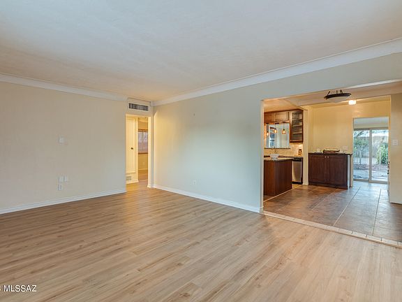 4th image of 643 N Erin Ave