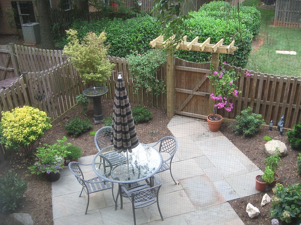 Beautiful flagstone patio