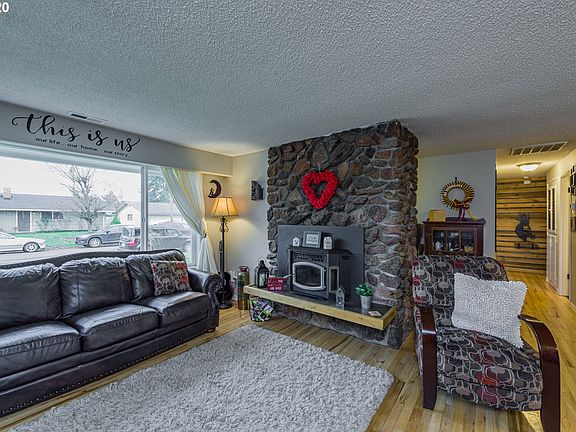 4th image of 10507 SE 4th St